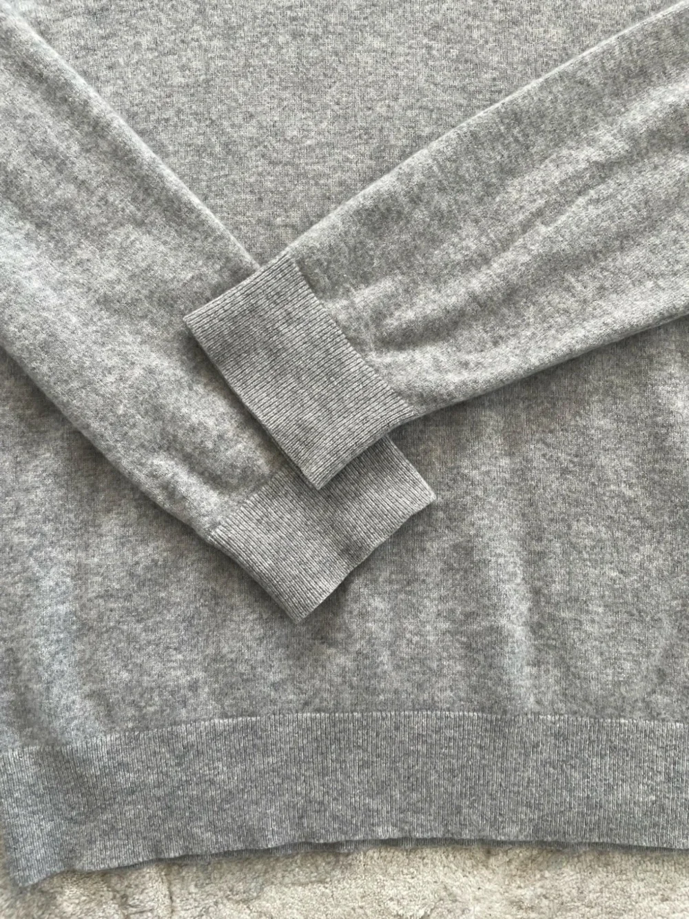 UNIQLO Oversized 100% Cashmere Gray Crew Neck - Fits Women’s M/L/XL - Picture 12 of 14